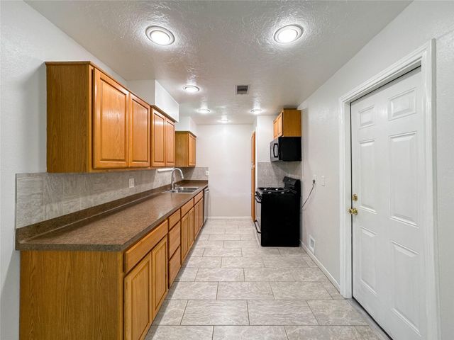 506 Avondale Lane, Friendswood, TX 77546