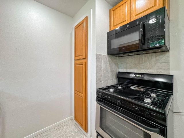 506 Avondale Lane, Friendswood, TX 77546