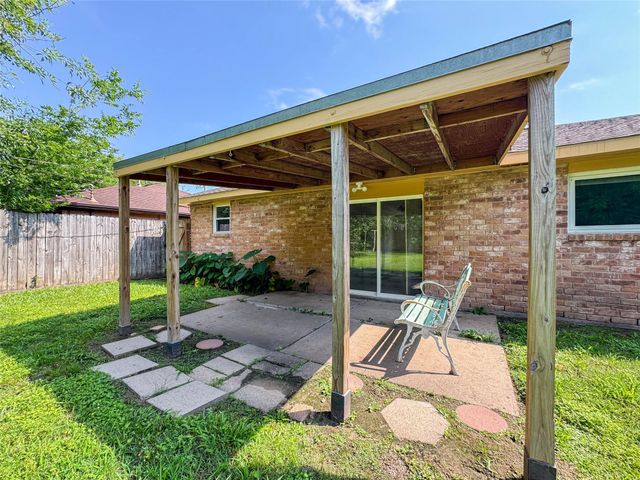 506 Avondale Lane, Friendswood, TX 77546