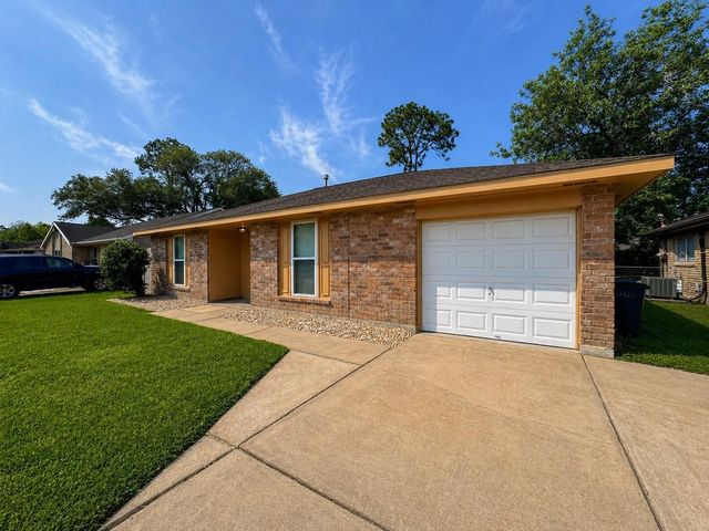 506 Avondale Lane, Friendswood, TX 77546