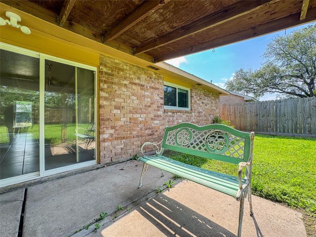 506 Avondale Lane, Friendswood, TX 77546