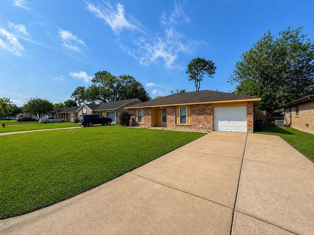 506 Avondale Lane, Friendswood, TX 77546