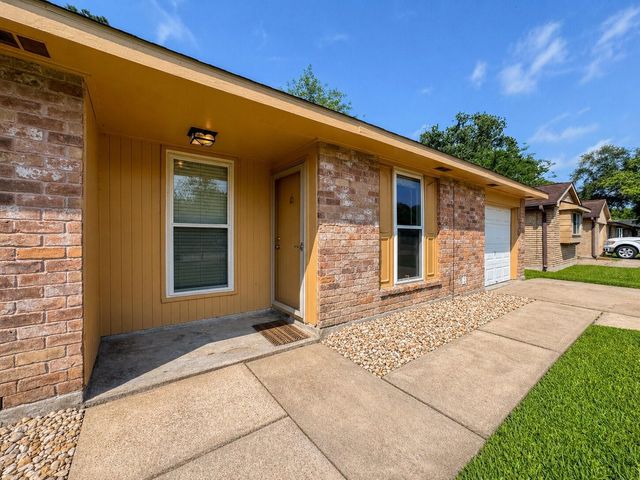 506 Avondale Lane, Friendswood, TX 77546