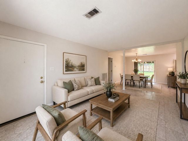 506 Avondale Lane, Friendswood, TX 77546