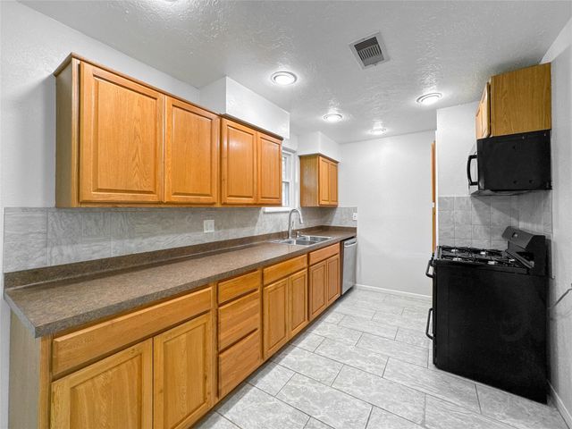 506 Avondale Lane, Friendswood, TX 77546