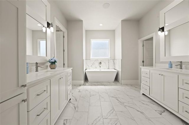 21682 N Sawtooth Circle, Edmond, OK 73012