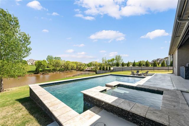 21682 N Sawtooth Circle, Edmond, OK 73012