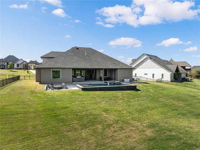 21682 N Sawtooth Circle, Edmond, OK 73012