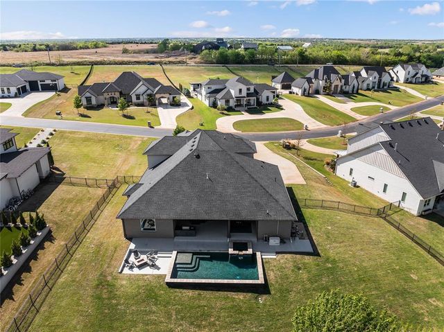 21682 N Sawtooth Circle, Edmond, OK 73012