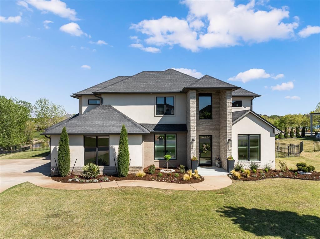 Image 1 of property listing at 21682 N Sawtooth Circle, Edmond, OK 73012