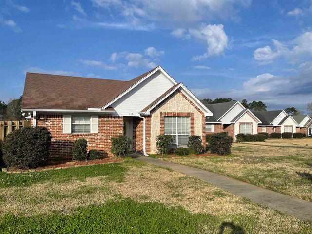 715 University, Carthage, TX 75633