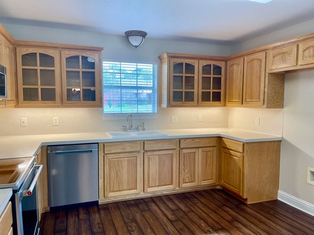 715 University, Carthage, TX 75633