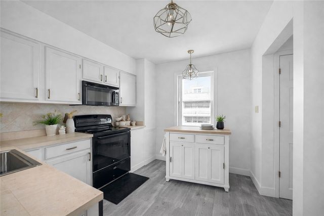 162 Old Village Lane, Bethel Park, PA 15102