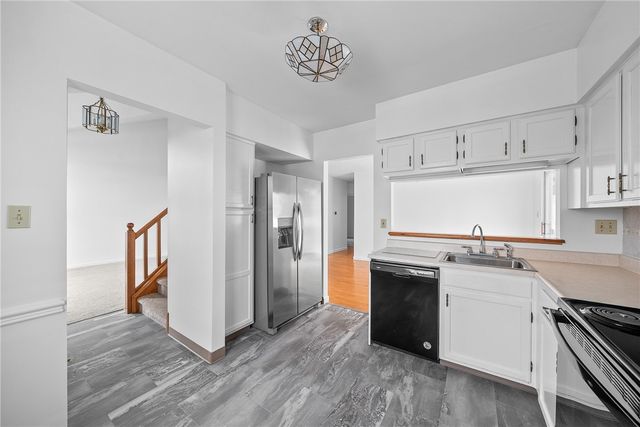 162 Old Village Lane, Bethel Park, PA 15102