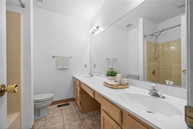 162 Old Village Lane, Bethel Park, PA 15102