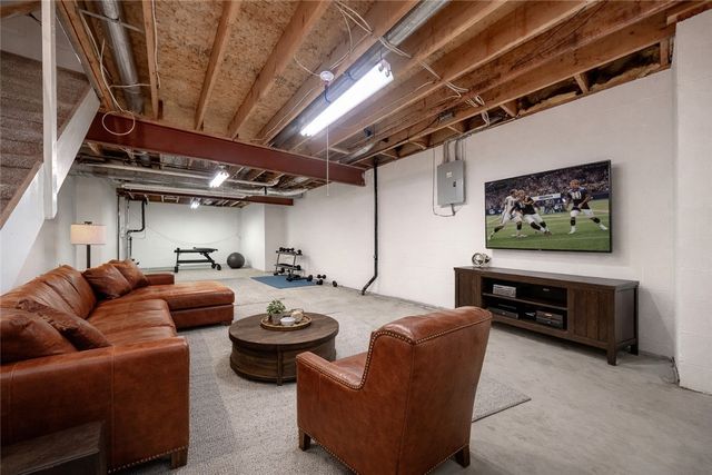 162 Old Village Lane, Bethel Park, PA 15102