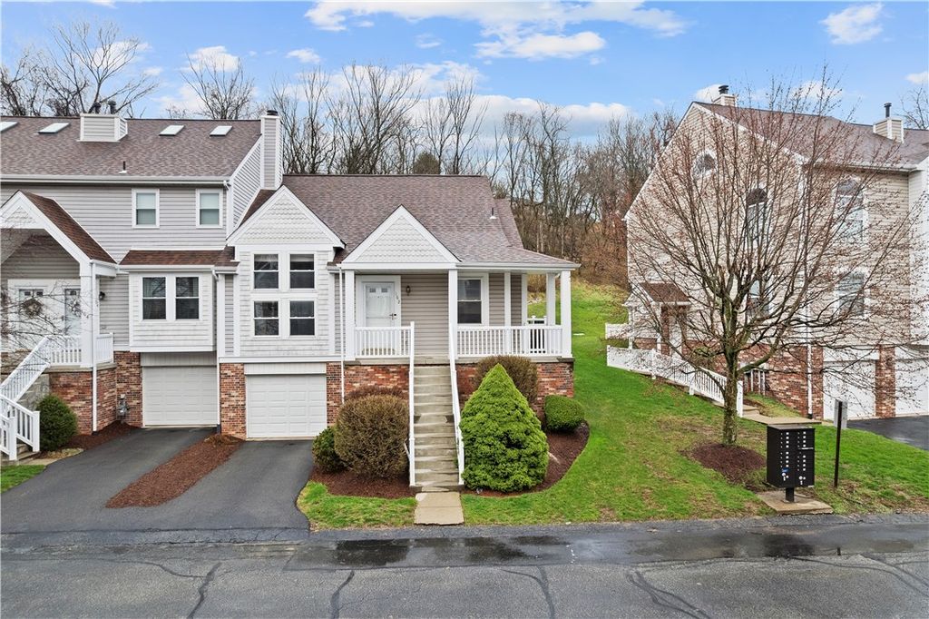 162 Old Village Lane, Bethel Park, PA 15102