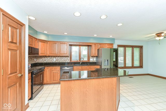 7668 Ballinshire N, Indianapolis, IN 46254