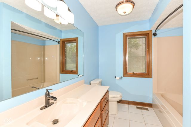7668 Ballinshire N, Indianapolis, IN 46254