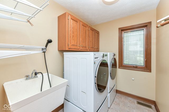 7668 Ballinshire N, Indianapolis, IN 46254