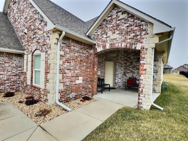 5095 N Remington St, Bel Aire, KS 67226