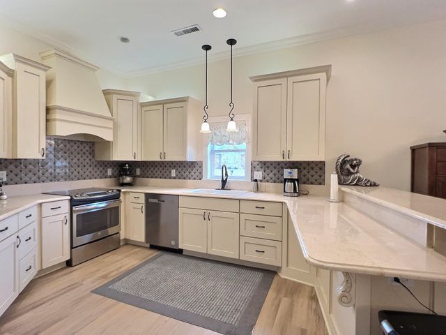 5095 N Remington St, Bel Aire, KS 67226