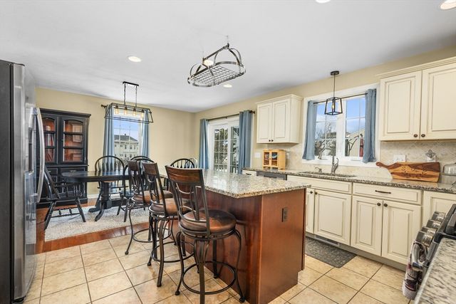 138 Sprague St, Fall River, MA 02724