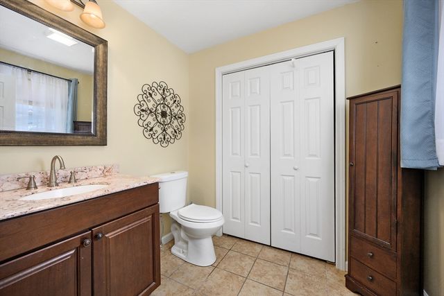 138 Sprague St, Fall River, MA 02724