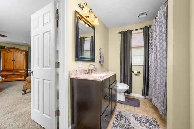 138 Sprague St, Fall River, MA 02724