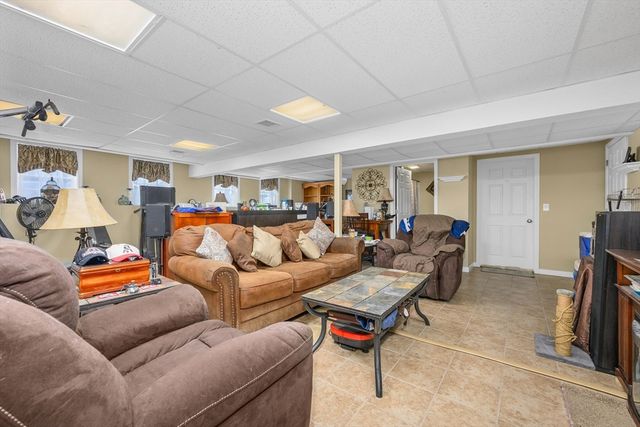 138 Sprague St, Fall River, MA 02724