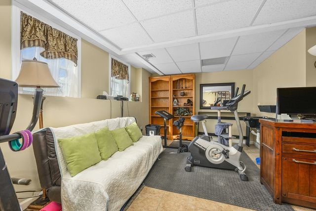 138 Sprague St, Fall River, MA 02724