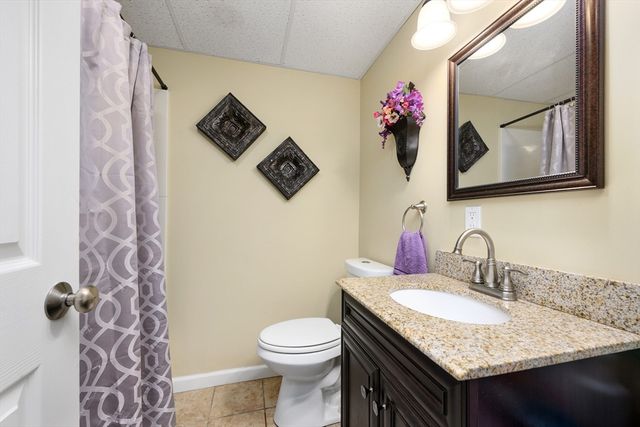 138 Sprague St, Fall River, MA 02724