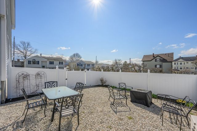 138 Sprague St, Fall River, MA 02724