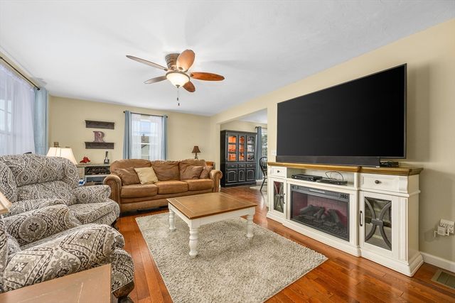 138 Sprague St, Fall River, MA 02724