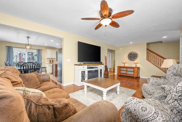 138 Sprague St, Fall River, MA 02724