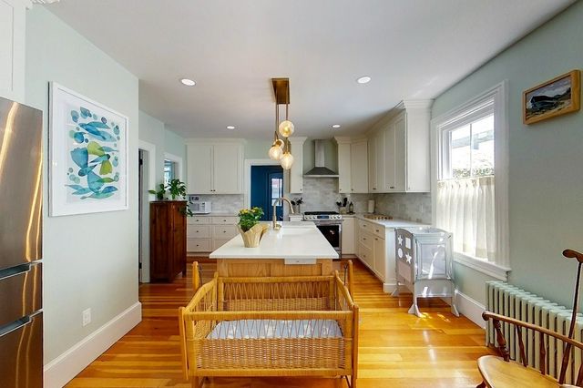 9 Dartmouth Street, Newport, RI 02840