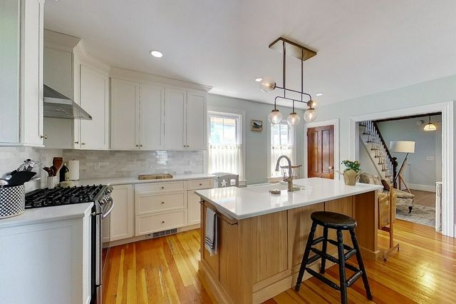 9 Dartmouth Street, Newport, RI 02840