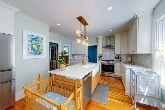 9 Dartmouth Street, Newport, RI 02840