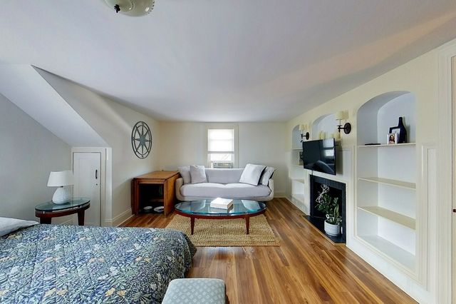 9 Dartmouth Street, Newport, RI 02840