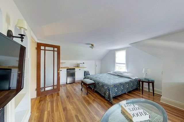9 Dartmouth Street, Newport, RI 02840