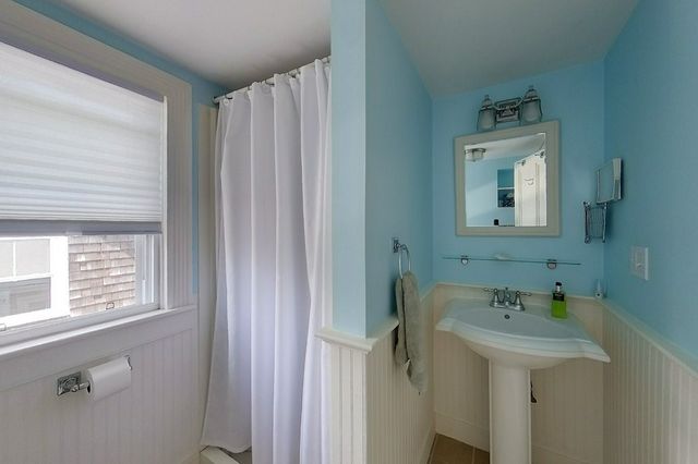 9 Dartmouth Street, Newport, RI 02840