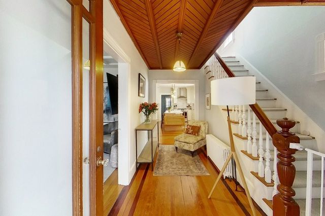 9 Dartmouth Street, Newport, RI 02840