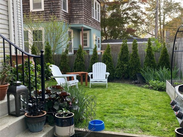 9 Dartmouth Street, Newport, RI 02840