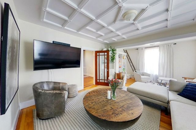 9 Dartmouth Street, Newport, RI 02840