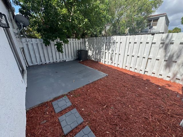 3920 Woodside Drive 14, Coral Springs, FL 33065