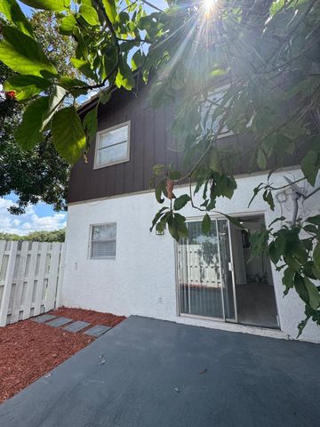 3920 Woodside Drive 14, Coral Springs, FL 33065