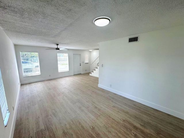3920 Woodside Drive 14, Coral Springs, FL 33065
