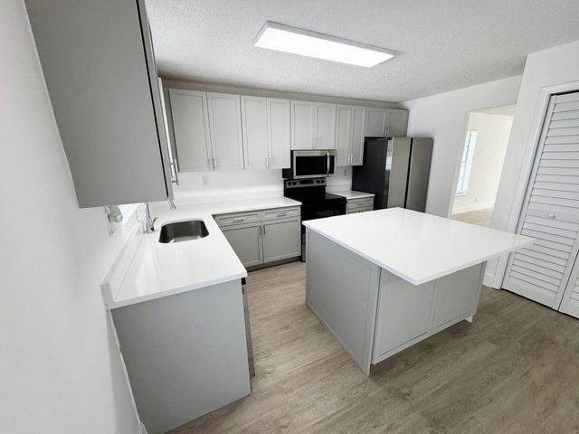 3920 Woodside Drive 14, Coral Springs, FL 33065