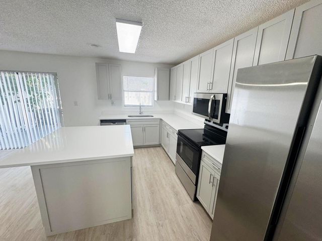 3920 Woodside Drive 14, Coral Springs, FL 33065