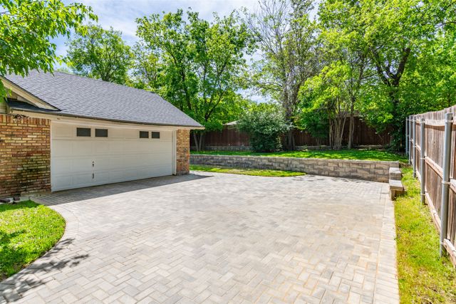 2704 Winding Oaks Drive, Arlington, TX 76016